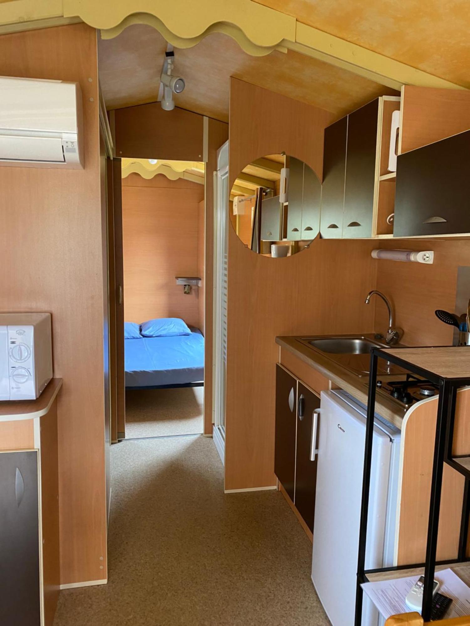 Camping Les Amandiers Castelnau-de-Guers Extérieur photo