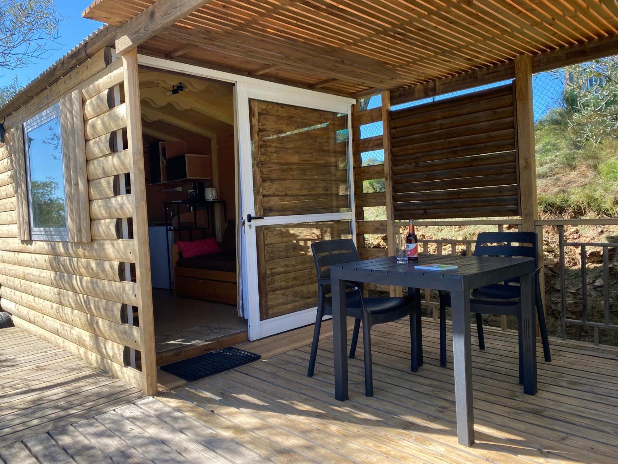 Camping Les Amandiers Castelnau-de-Guers Extérieur photo