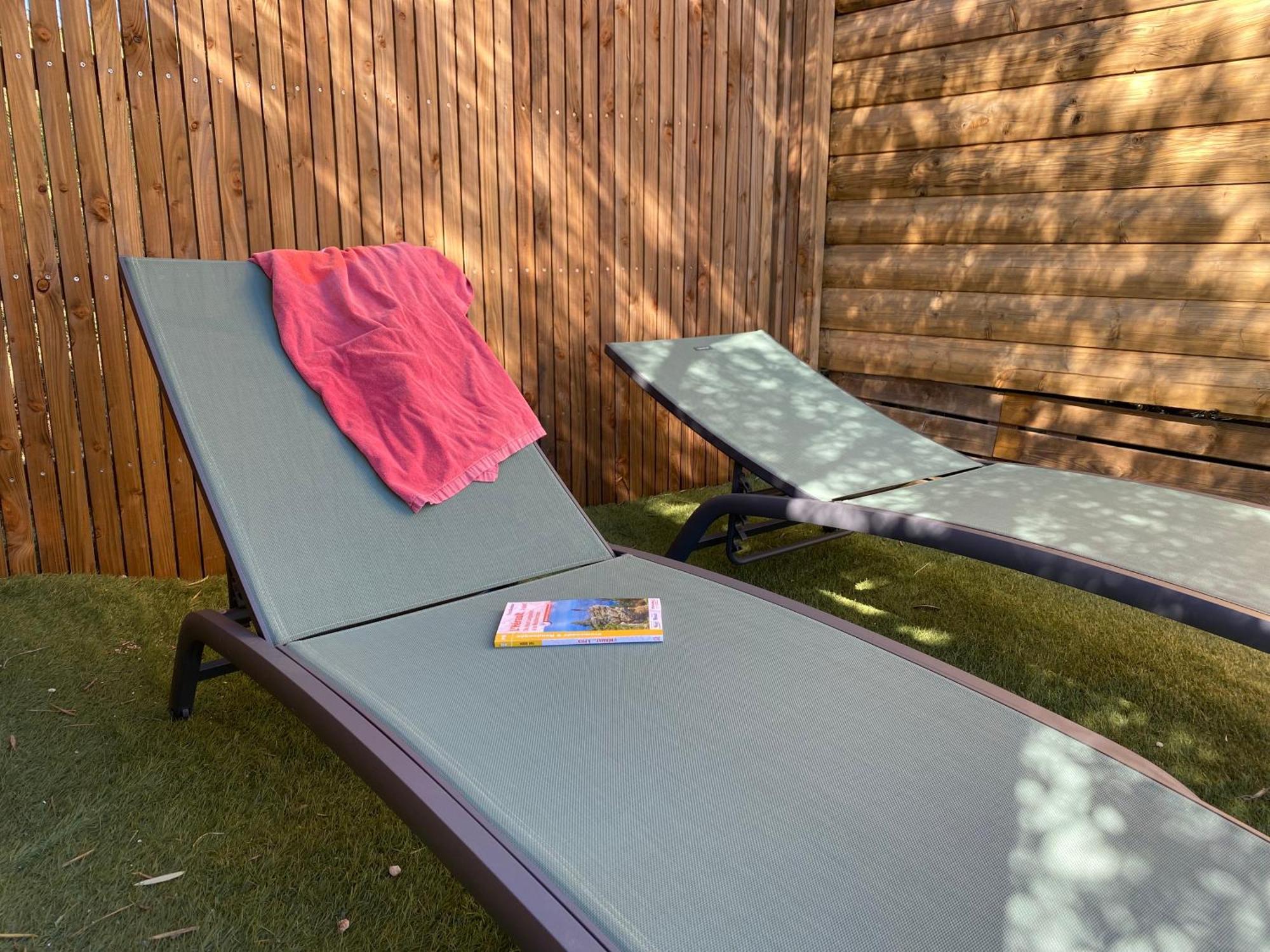 Camping Les Amandiers Castelnau-de-Guers Extérieur photo